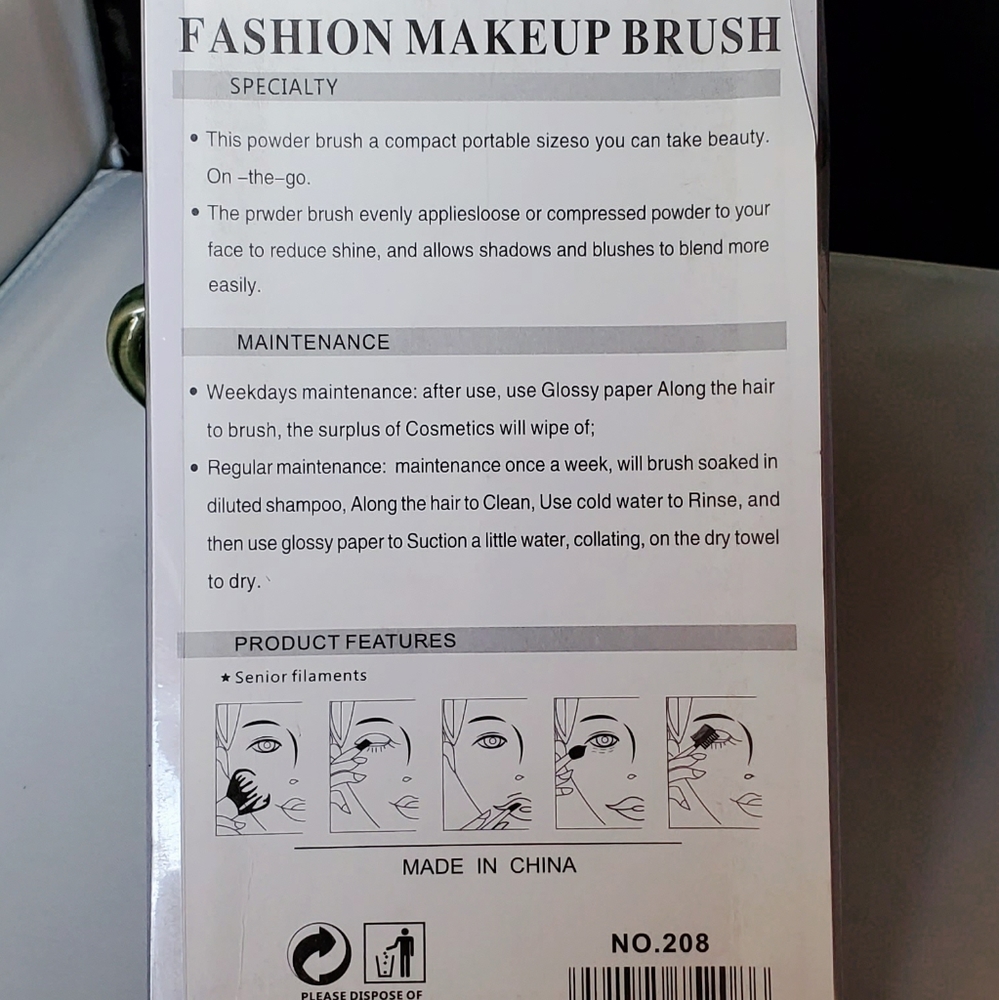 Make up Brush - Picture 3 of 3